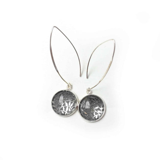 Boucles d'oreille "Géodes" avec effets métallisés argent "feuilles"