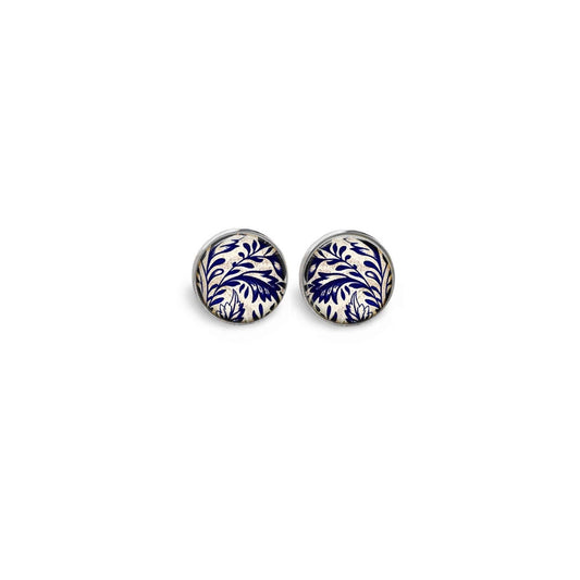 Clous d'oreilles sur le thème de la porcelaine fleurie bleu marine et blanc