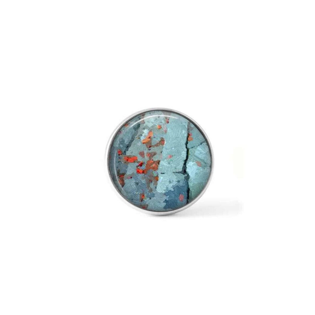 Bouton cabochon clipsable pour bijoux interchangeables avec un motif abstrait turquoise et points rouges