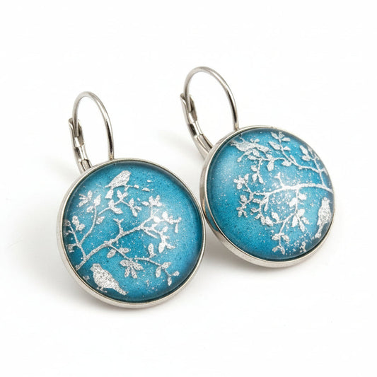 Boucles d'oreilles oiseaux sur la branche bleues