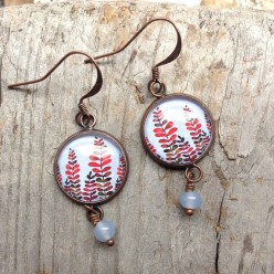 Boucles d'oreilles pendantes rondes collection Mabon Feuilles rouges et ciel bleu