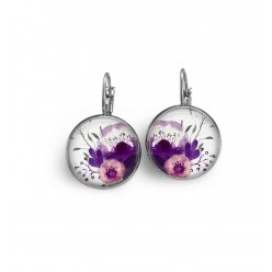 Boucles d'oreilles dormeuses avec le thème fleurs en aquarelle violette.