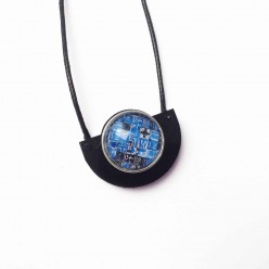 Interchangeable semi-circle necklace in black or teak wood