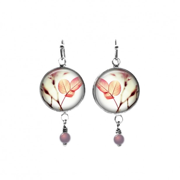 Boucles d'oreilles pendantes en perles sur le thème des feuilles roses