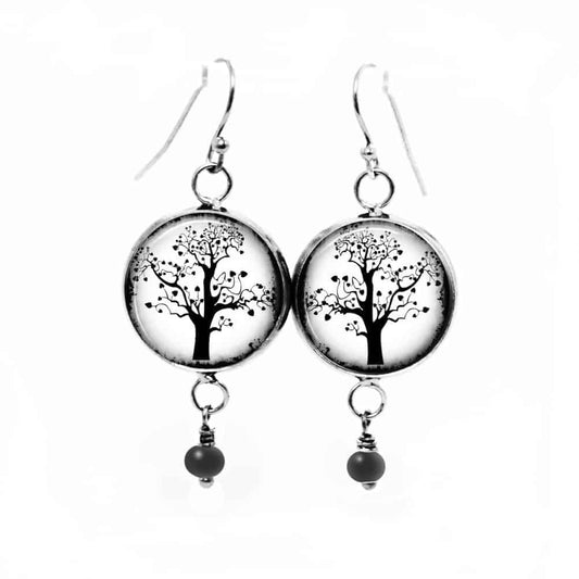 Boucles d'oreilles fantaisie pendantes avec le thème de l'Arbre de la vie en noir et blanc