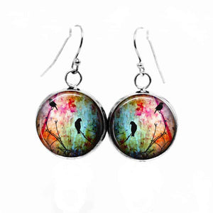 Boucles d'oreilles pendantes Thème Oiseaux sur la branche multicolore