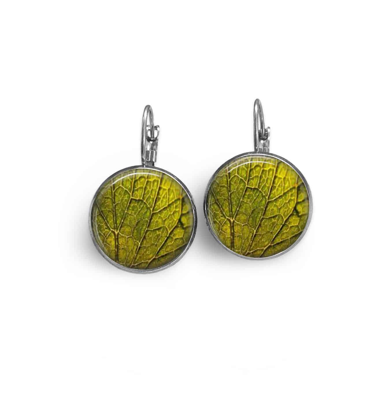 Boucles d'oreilles fantaisie format dormeuses de feuille verte avec toutes ses magnifiques veinages