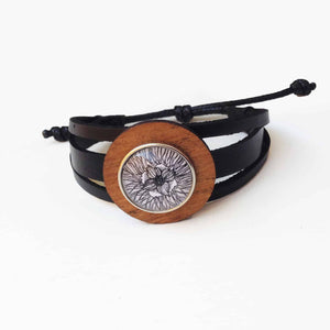 Bracelet for interchangeable buttons in 3-strand leather with removable wooden accessory: Black