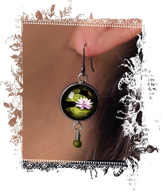 Boucles d'oreilles fantaisie pendantes avec le thème fleur de Nénuphar