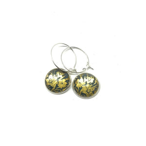 Silver and gold earrings with golden daffodils