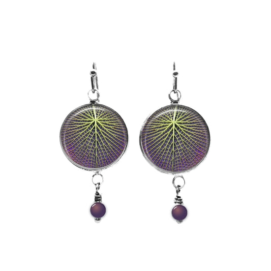 Boucles d'oreilles pendantes géantes en perles sur le thème de la feuille de lotus en violet et vert