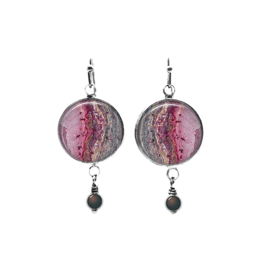 Boucles d'oreilles pendantes à thème minéral rose avec perles