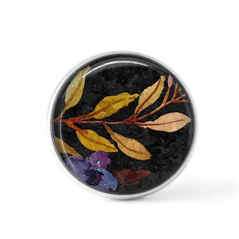 Bouton cabochon clipsable pour bijoux interchangeables : motif boho floral sur fond noir - branches et fleur bleue